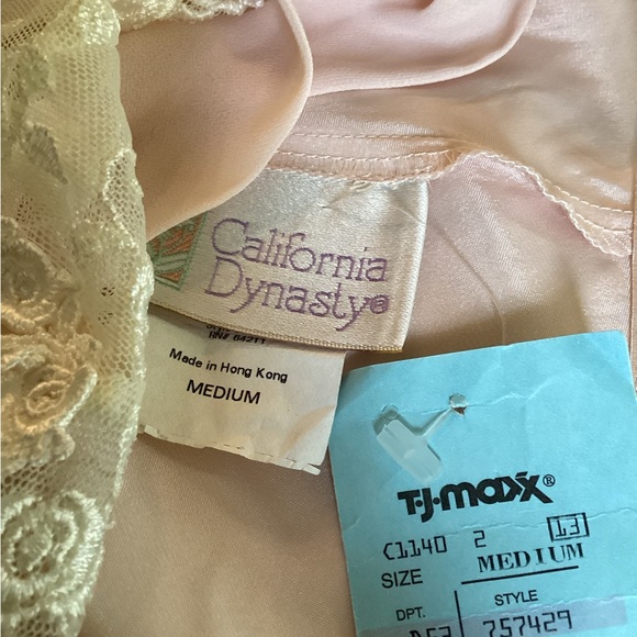 California Dynasty NWT Pretty Champagne Robe & Gown Set with Ivory Lace Size M - Picture 16 of 16
